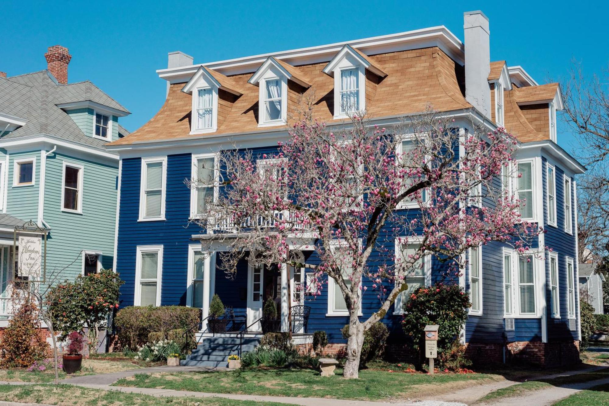 Meadows Inn New Bern Exterior photo
