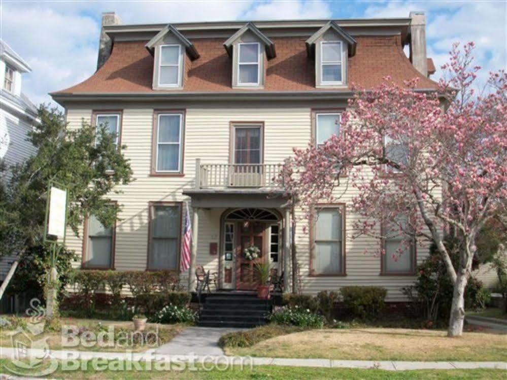 Meadows Inn New Bern Exterior photo